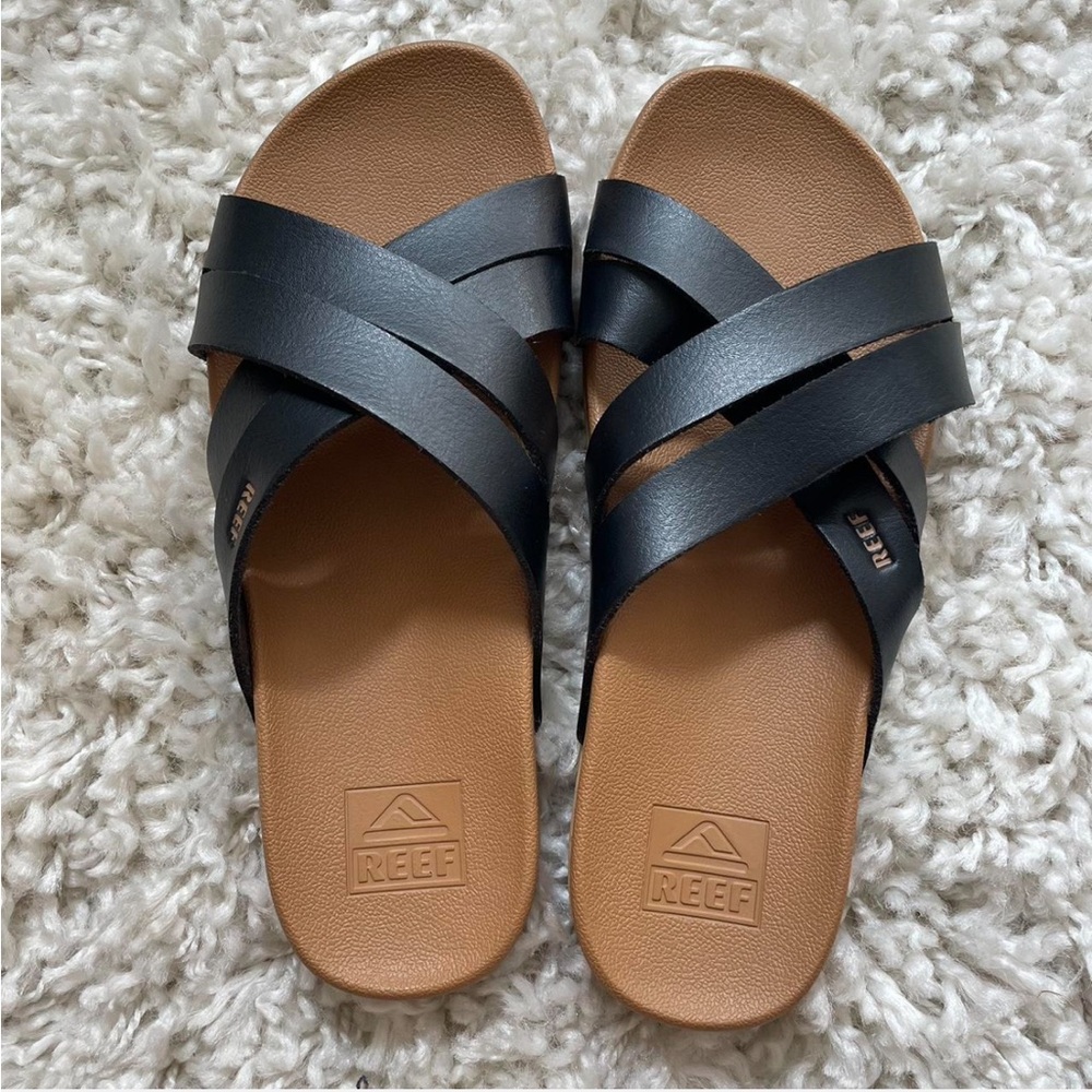 Reef Black Sandals Minimalist Design
